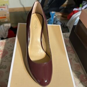 Beautiful maroon pumps